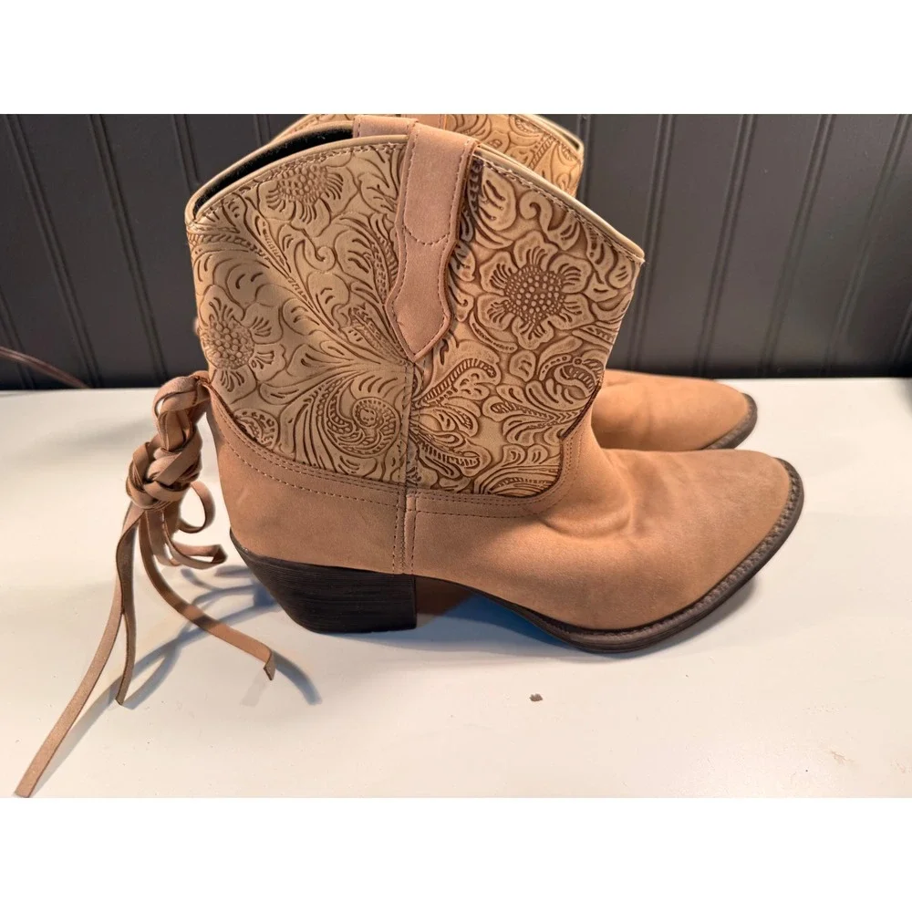Dingo DI8951 Tan Floral Embossed Western Ankle Boots Tassel Cowgirl Booties 8M
